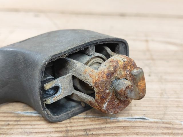 bontott TRABANT 1.1 Csomagtérajtó Kilincs