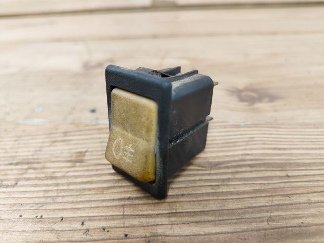 bontott TRABANT 1.1 Hátsó Ködzárófény Kapcsoló