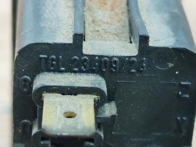 bontott TRABANT 1.1 Hátsó Ködzárófény Kapcsoló