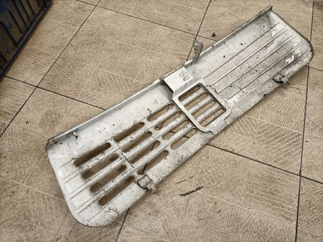 bontott TRABANT 1.1 Hűtőrács