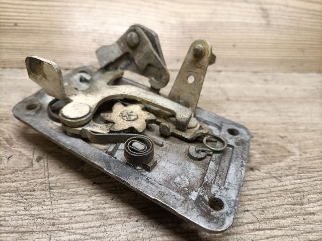 bontott TRABANT 1.1 Jobb első Ajtózár