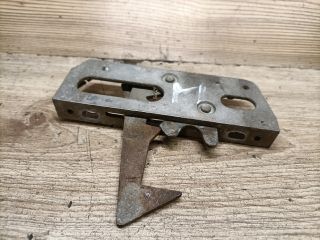 bontott TRABANT 1.1 Motorháztető Zárszerkezet