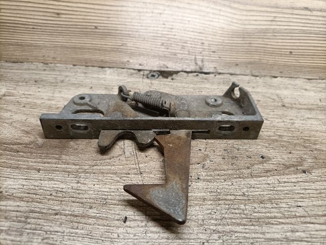 bontott TRABANT 1.1 Motorháztető Zárszerkezet