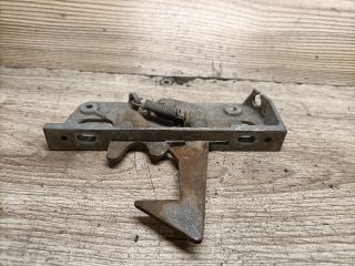 bontott TRABANT 1.1 Motorháztető Zárszerkezet