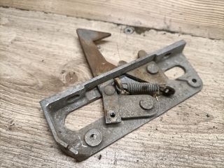 bontott TRABANT 1.1 Motorháztető Zárszerkezet