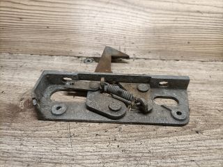 bontott TRABANT 1.1 Motorháztető Zárszerkezet