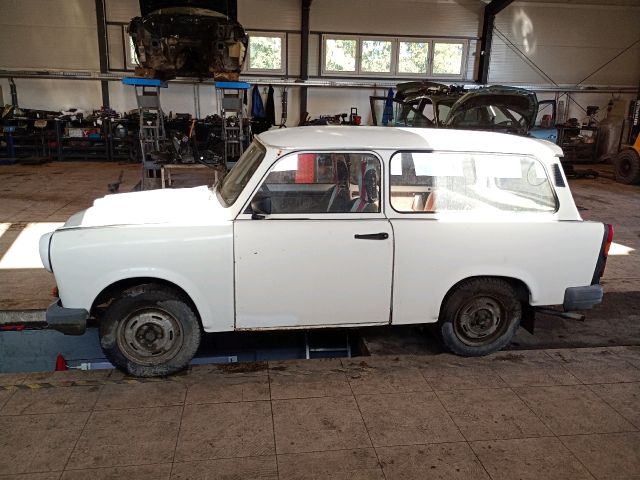 bontott TRABANT 1.1 Motorháztető Zárszerkezet