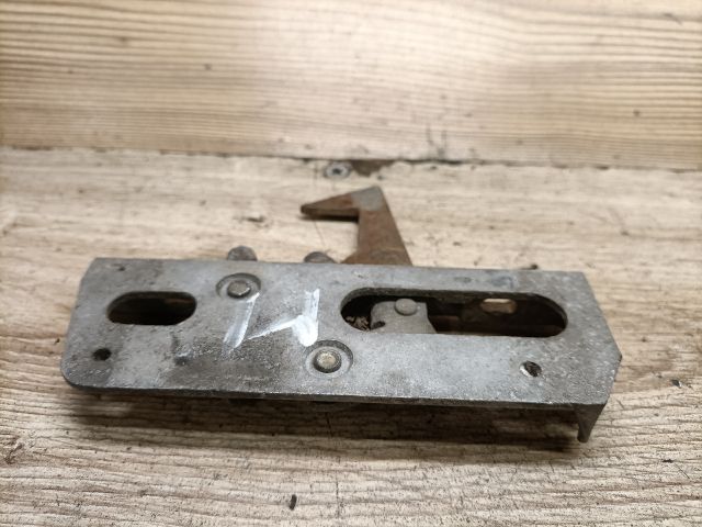 bontott TRABANT 1.1 Motorháztető Zárszerkezet