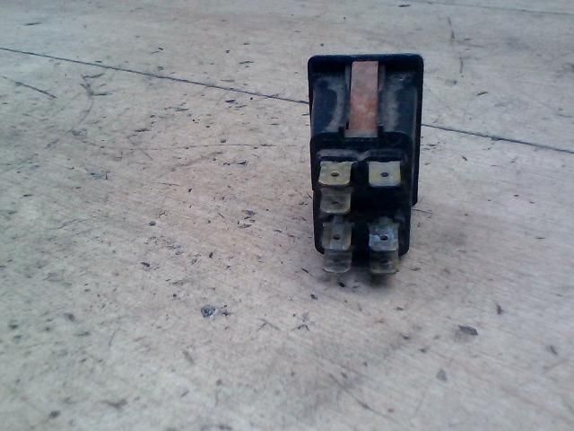 bontott TRABANT 1.1 Vészvillogó Kapcsoló