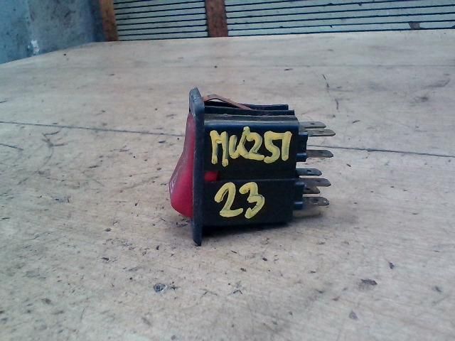 bontott TRABANT 1.1 Vészvillogó Kapcsoló