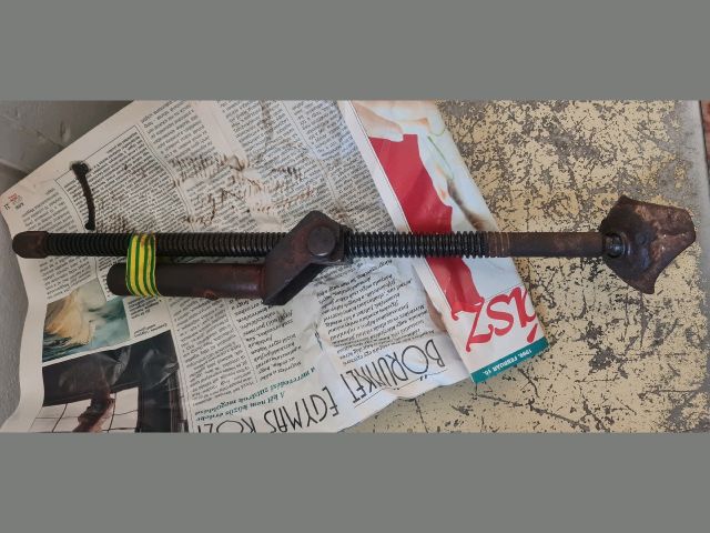 bontott TRABANT P 601 Emelő