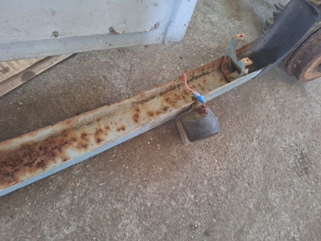 bontott TRABANT P 601 Hátsó Lökhárító (Részeivel)