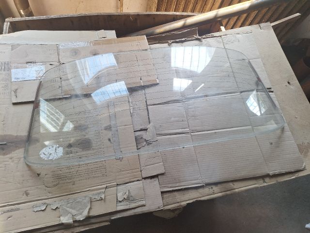 bontott TRABANT P 601 Hátsó Szélvédő