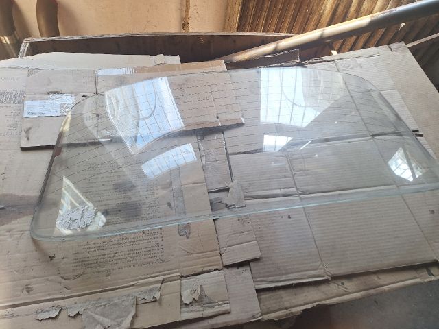 bontott TRABANT P 601 Hátsó Szélvédő