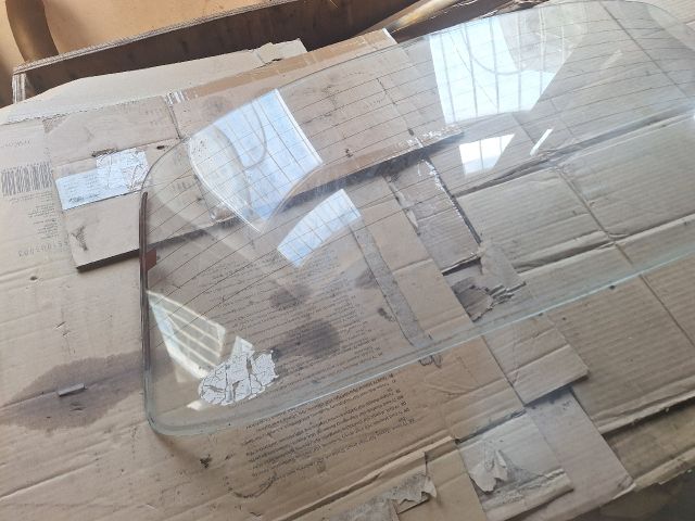 bontott TRABANT P 601 Hátsó Szélvédő