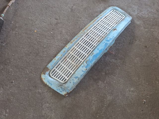 bontott TRABANT P 601 Hűtőrács