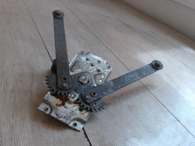 bontott TRABANT P 601 Jobb első Ablakemelő Szerkezet (Mechanikus)