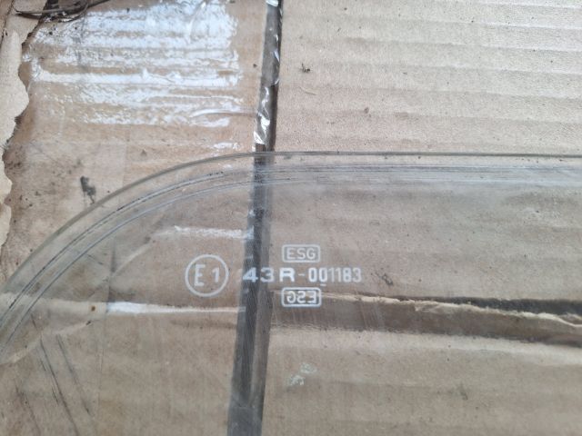 bontott TRABANT P 601 Jobb hátsó Ablak