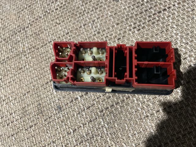 bontott VOLVO 440 Ablakemelő Kapcsoló Négyes / Kettes