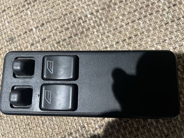 bontott VOLVO 440 Ablakemelő Kapcsoló Négyes / Kettes