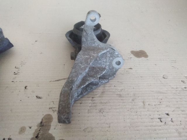 bontott VOLVO C30 Motor Tartó Bak Jobb