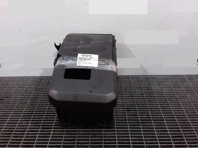 bontott VOLVO C30 Akkumulátor Tartó