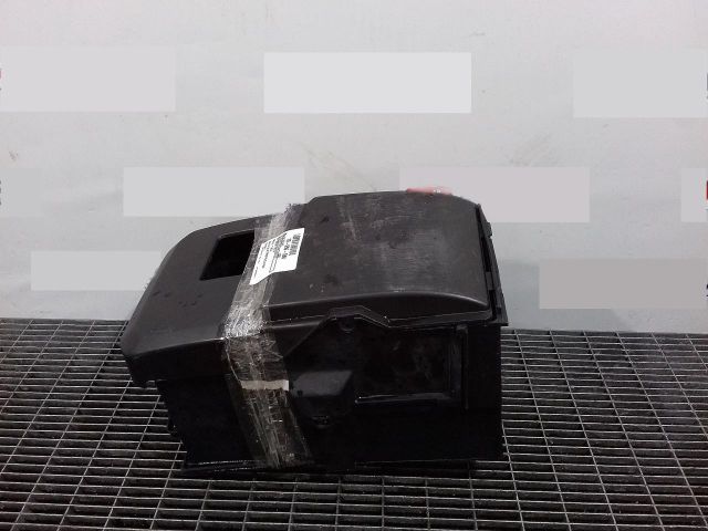 bontott VOLVO C30 Akkumulátor Tartó