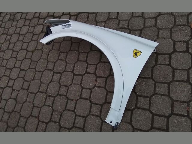 bontott VOLVO C30 Bal első Sárvédő