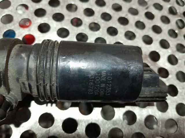 bontott VOLVO C30 Első Ablakmosó Szivattyú