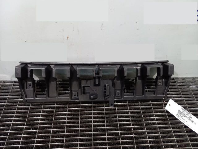 bontott VOLVO C30 Hátsó középső Lökhárító Tartó (Műanyag)