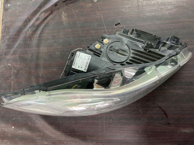 bontott VOLVO C30 Jobb Fényszóró