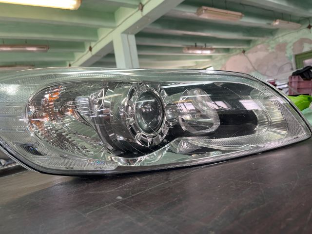 bontott VOLVO C30 Jobb Fényszóró