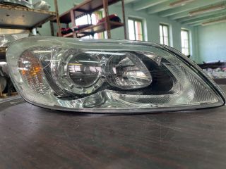 bontott VOLVO C30 Jobb Fényszóró