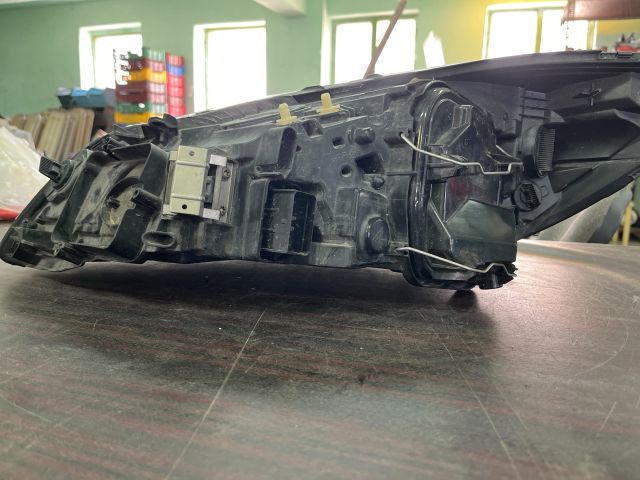 bontott VOLVO C30 Jobb Fényszóró