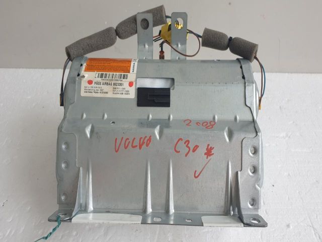 bontott VOLVO C30 Utasoldali Légzsák
