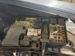 bontott VOLVO S40 Biztosítéktábla Motortér