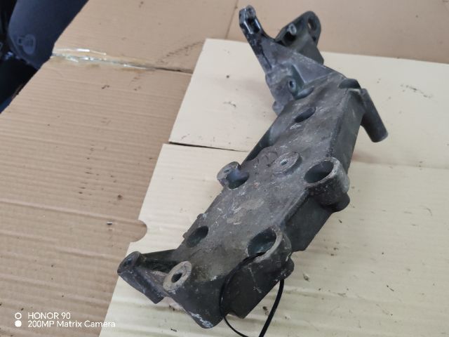 bontott VOLVO S40 Generátor Tartó Bak