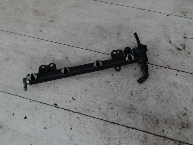 bontott VOLVO S40 Porlasztó Sor / Híd