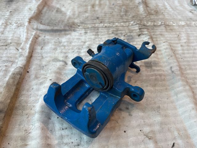 bontott VOLVO S40 Jobb hátsó Féknyereg Munkahengerrel