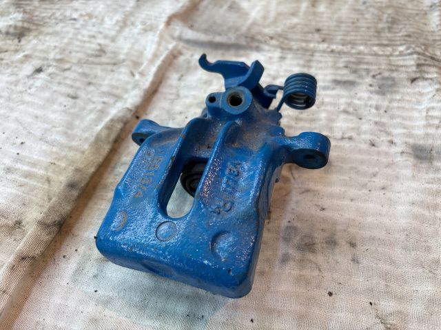 bontott VOLVO S40 Jobb hátsó Féknyereg Munkahengerrel