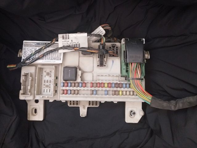 bontott VOLVO S40 Biztosítéktábla Motortér