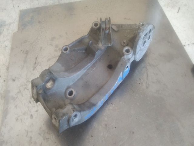 bontott VOLVO S40 Generátor Tartó Bak