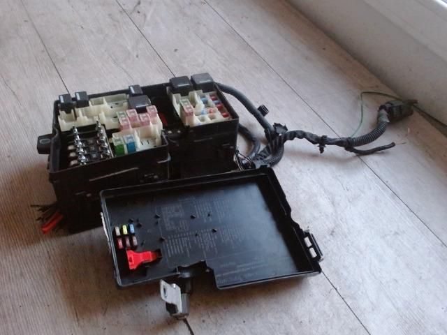 bontott VOLVO S40 Biztosítéktábla Motortér