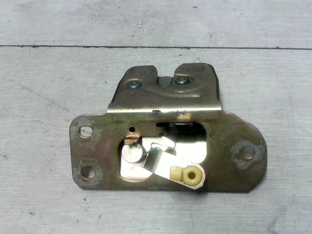 bontott VOLVO S40 Bal Csomagtérajtó Zárszerkezet