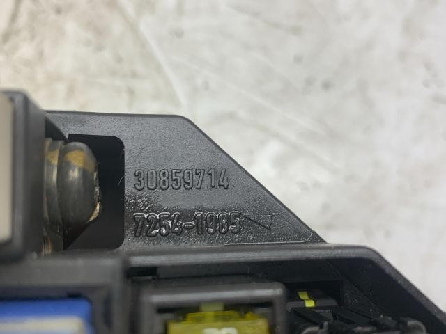 bontott VOLVO S40 Biztosítéktábla Doboz