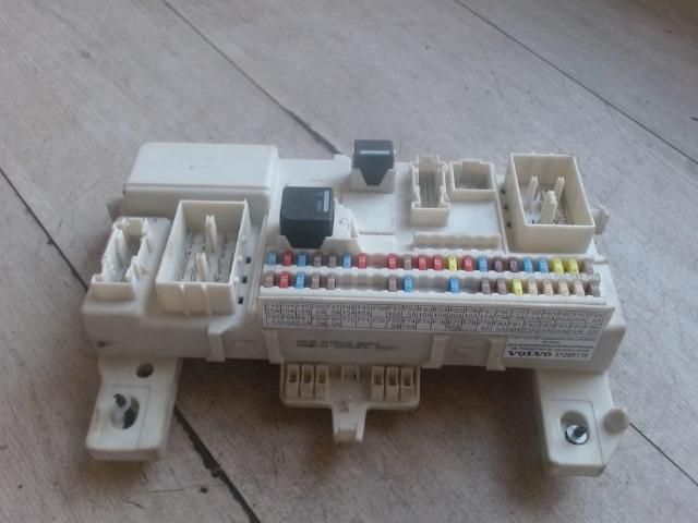 bontott VOLVO S40 Biztosítéktábla Utastér