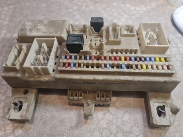 bontott VOLVO S40 Biztosítéktábla Utastér