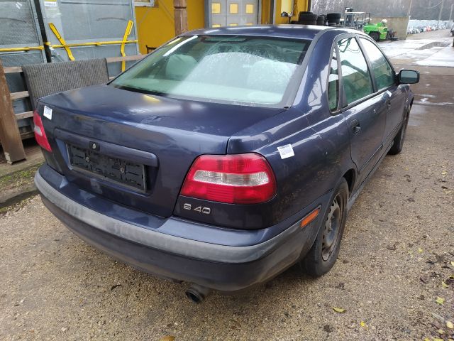 bontott VOLVO S40 Csomagtérajtó Bal Zsanér