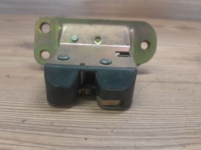 bontott VOLVO S40 Csomagtérajtó Zárszerkezet