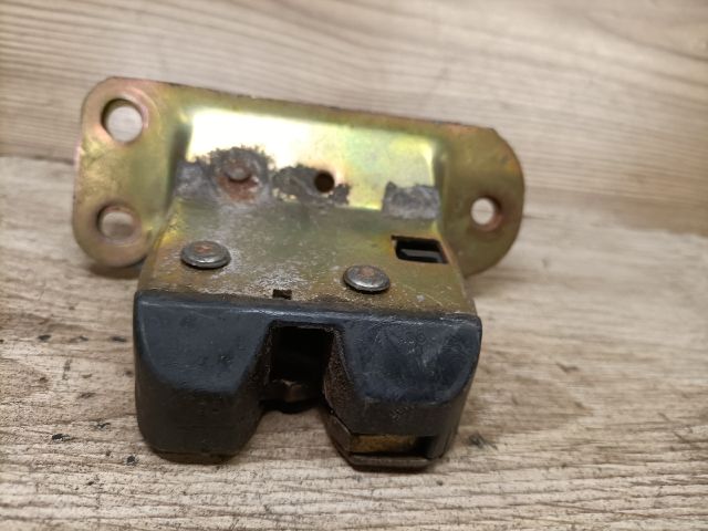 bontott VOLVO S40 Csomagtérajtó Zárszerkezet